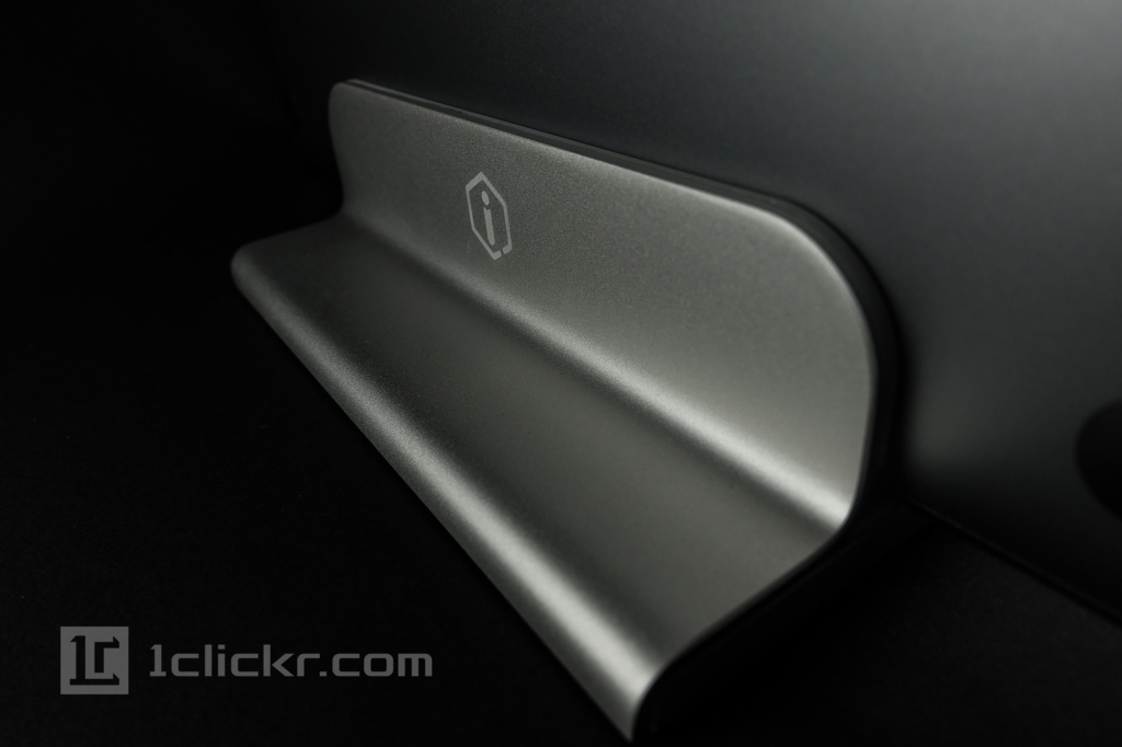 iQunix Edin のMacBook Proに似合うアルミニウム製のずっしりスタンド（＆TAMRONマクロブツ撮り初挑戦）