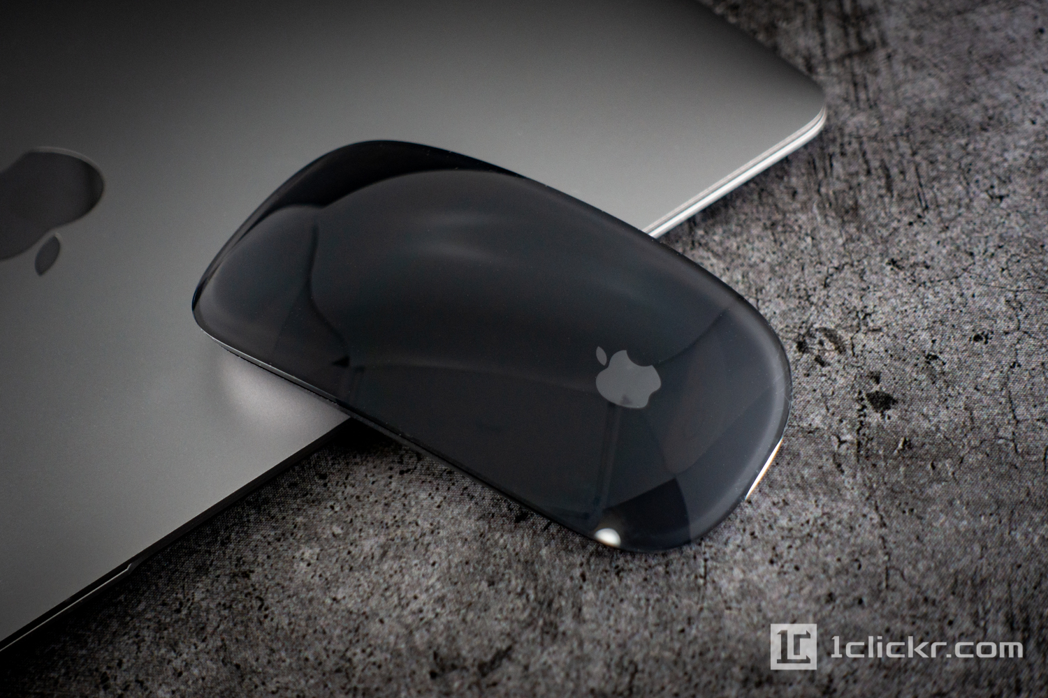 Magic Mouse2 スペースグレイ｜世界一MacBookに似合う漆黒のマジック 