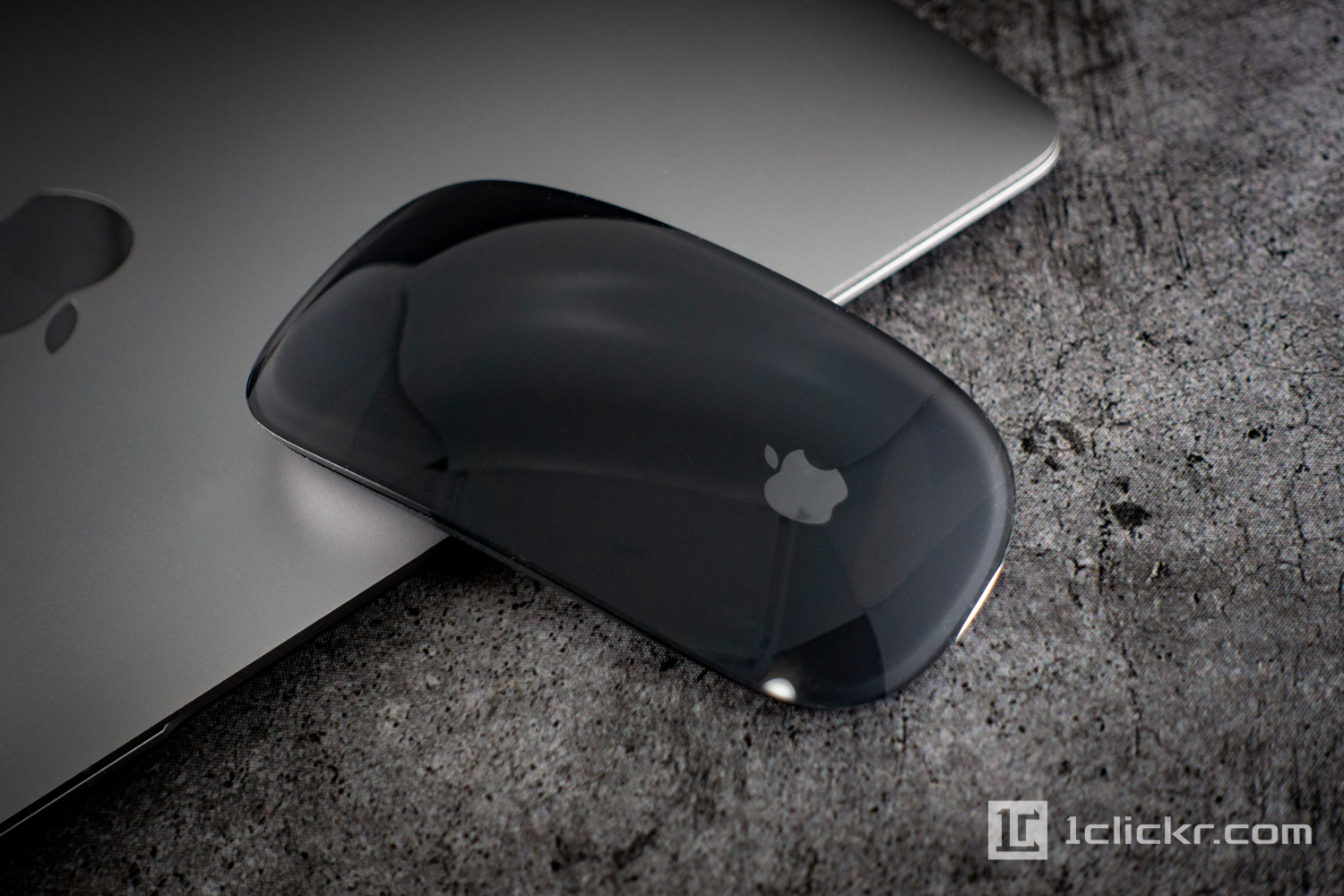 Magic Mouse2 スペースグレイ｜世界一MacBookに似合う漆黒のマジック