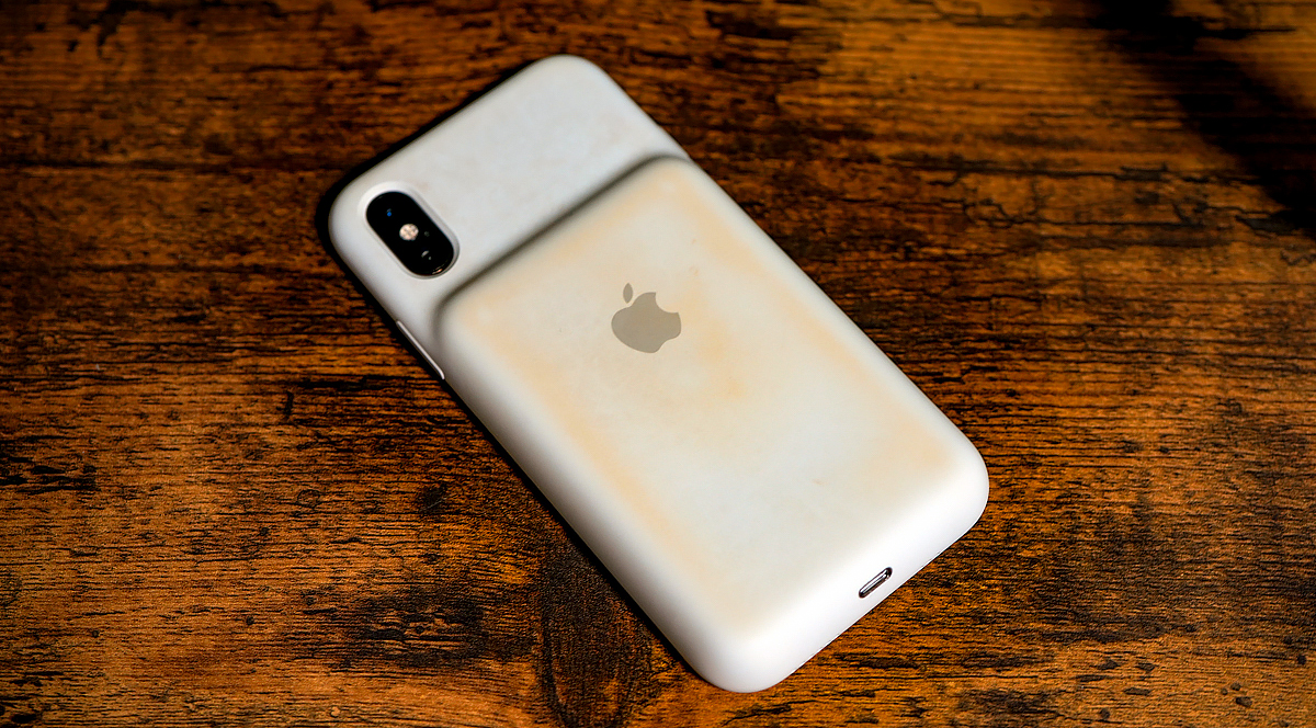 iPhone XS Apple純正「Smart Battery Case」の白は買ってはいけない 